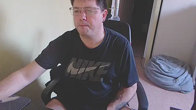 blueandwhite1 online show from February 15, 2025, 8:11 am