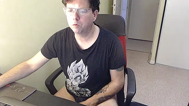 blueandwhite1 online show from March 4, 2026, 7:49 am