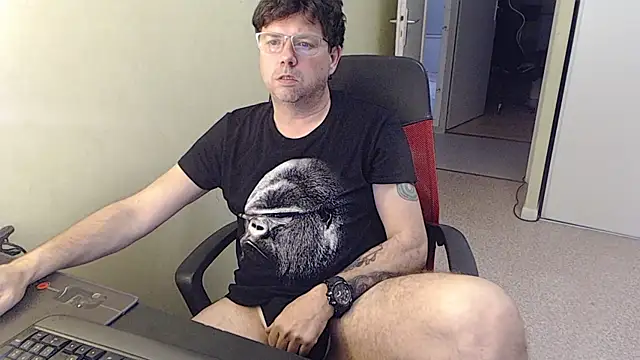 blueandwhite1 online show from March 6, 2026, 4:13 pm