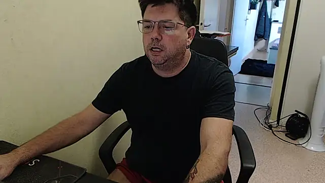 blueandwhite1 online show from October 1, 2025, 7:02 am