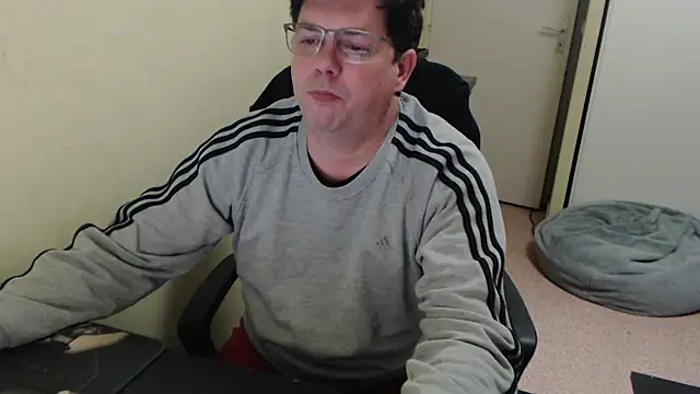 blueandwhite1 online show from March 7, 2025, 8:44 pm