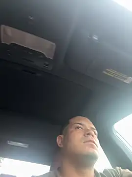 Snapshot of YadielPublic chatting on October 17, 2025, 7:59 pm YadielPublic online show from October 17, 2025, 7:59 pm