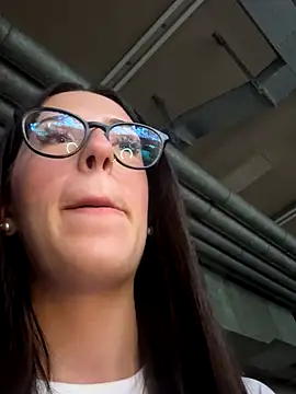 lisapeperoni online show from September 21, 2025, 4:23 pm