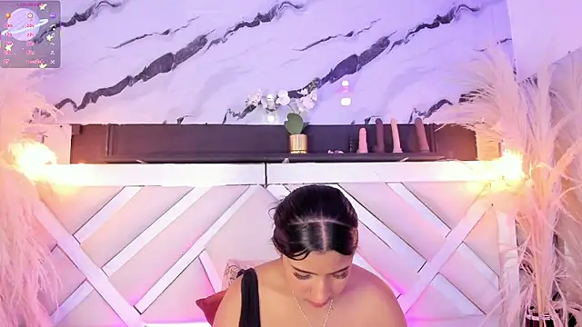 Zoe-Johnson  online show from May 15, 2026, 9:35 pm