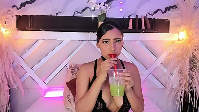 Zoe-Johnson  online show from May 5, 2026, 9:18 pm