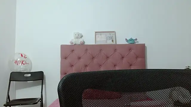 Sara f W online show from December 17, 2025, 1:21 am