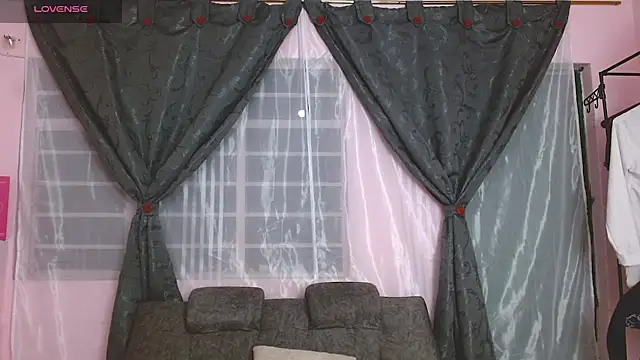 AnnieSparkle online show from August 5, 2026, 12:04 am