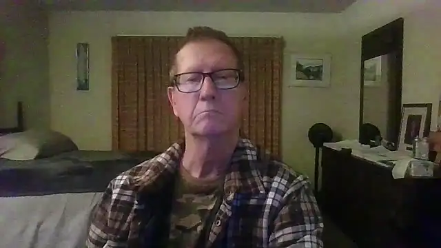 camminmichaellll online show from October 28, 2025, 4:24 am