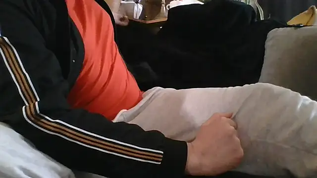 Titilouonlyf69 online show from April 1, 2026, 9:54 am