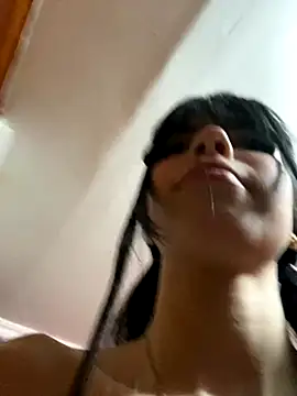 valentinagomez17 online show from October 25, 2025, 4:44 am