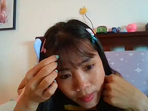 AnnewithanE online show from October 19, 2025, 4:37 am