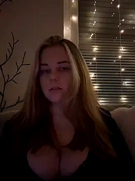 ItsLxsa online show from October 20, 2025, 10:43 pm