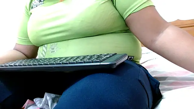 69smallstar online show from October 6, 2025, 5:57 pm