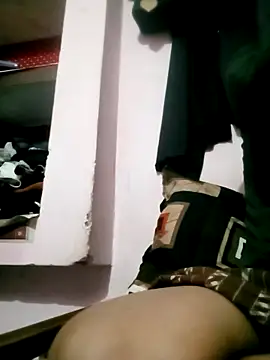 Snapshot of Hot_tin74 chatting on November 19, 2025, 6:52 pm Hot tin74 online show from November 19, 2025, 6:52 pm