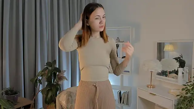 SirenaOstrem online show from September 15, 2025, 1:17 am