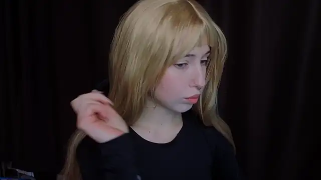 YukiMisa online show from November 18, 2025, 2:42 pm