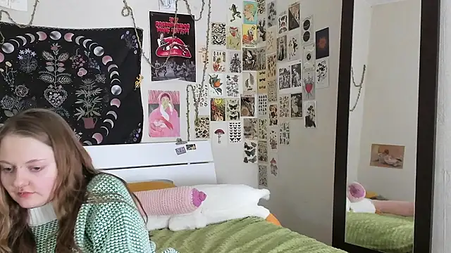 WonderConnie1 online show from November 4, 2025, 4:33 pm