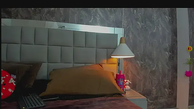 Snapshot of yiyisandoval chatting on March 9, 2026, 8:01 pm yiyisandoval online show from March 9, 2026, 8:01 pm