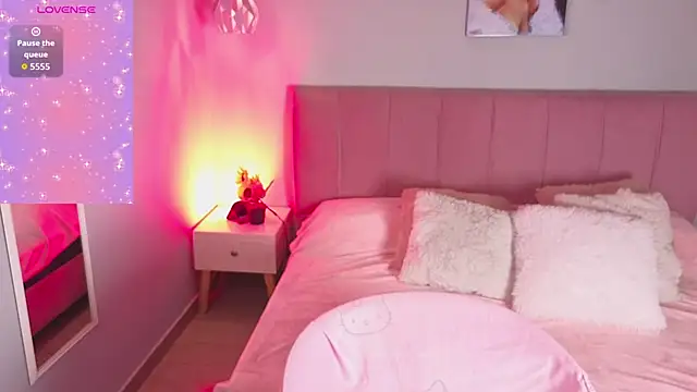 ela petit online show from October 11, 2025, 8:43 pm