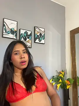 SophieW1 online show from June 12, 2026, 12:25 pm