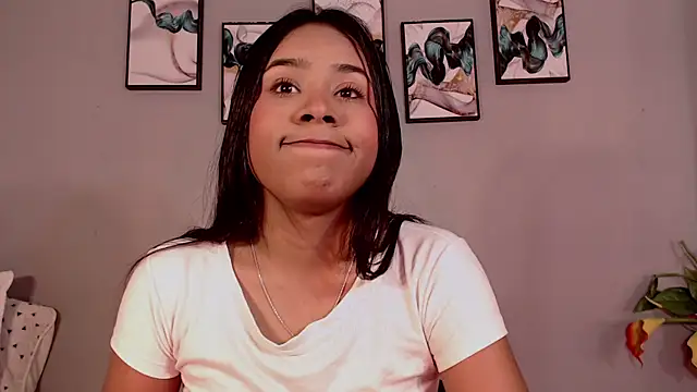 SophieW1 online show from June 22, 2026, 12:13 pm