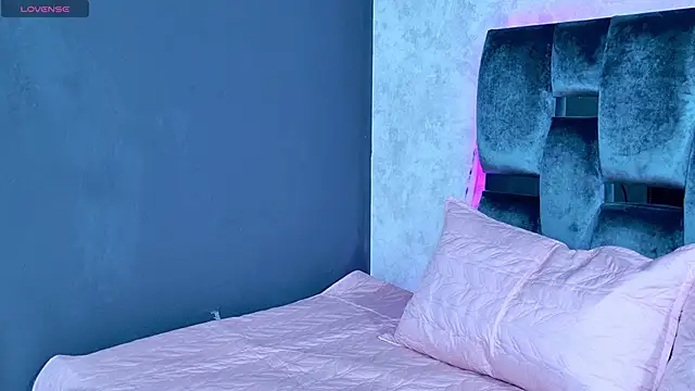 Luna sophya online show from September 27, 2025, 11:49 am