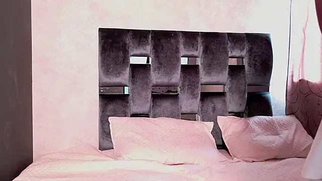 Luna sophya online show from December 2, 2025, 8:32 pm