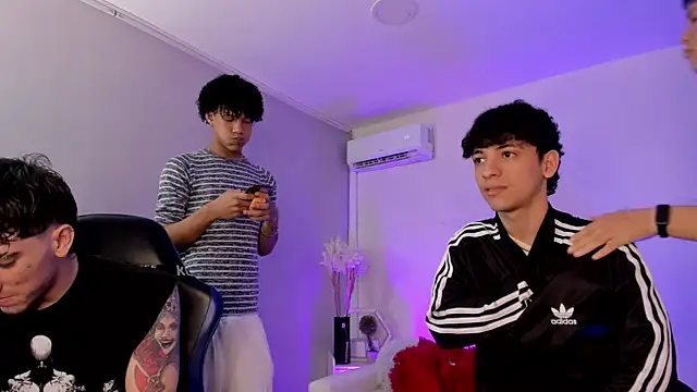 Handsomeboyss19 online show from June 6, 2026, 8:58 pm