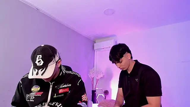 Handsomeboyss19 online show from June 20, 2026, 1:05 pm