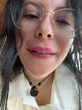 Snapshot of Mia_salinass chatting on August 5, 2026, 8:03 pm Mia salinass online show from August 5, 2026, 8:03 pm