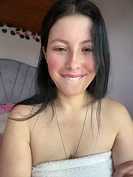 Mia salinass online show from May 5, 2026, 7:28 pm
