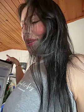 Mia salinass online show from April 30, 2026, 8:27 pm