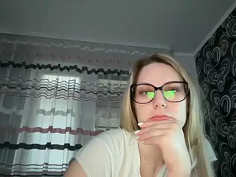 NikexPretty online show from April 28, 2026, 5:28 pm