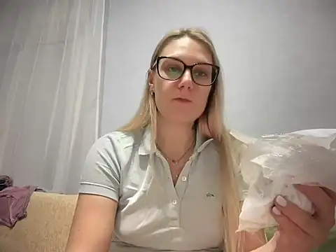 NikexPretty online show from November 3, 2025, 3:26 pm