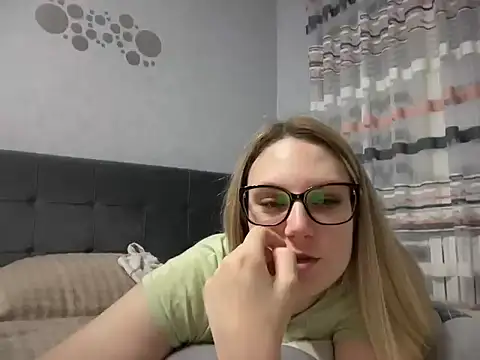 NikexPretty online show from April 22, 2026, 6:47 pm