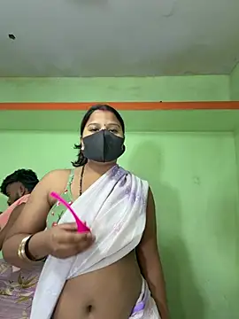 Snapshot of Shneeha_le chatting on March 12, 2026, 9:02 am Shneeha le online show from March 12, 2026, 9:02 am