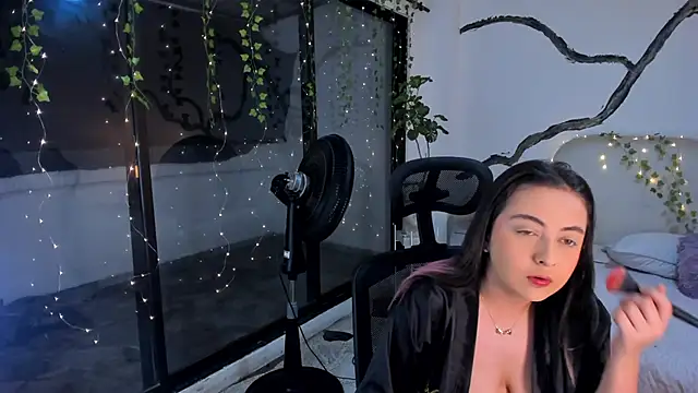 SarahCastro1  online show from November 19, 2025, 5:29 am