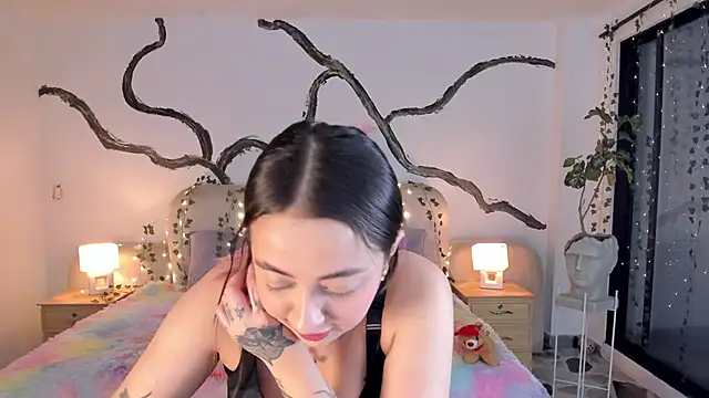 SarahCastro1  online show from December 4, 2025, 4:33 am