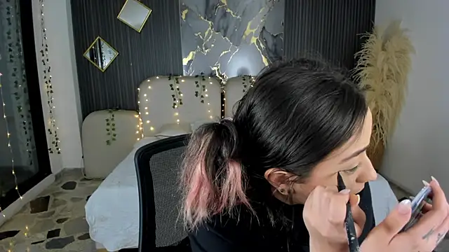 SarahCastro1  online show from January 6, 2026, 4:16 am