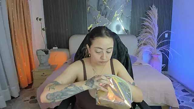 SarahCastro1  online show from July 14, 2026, 3:55 am