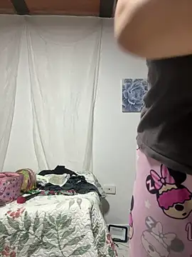 SarahCastro1  online show from May 2, 2026, 6:02 pm