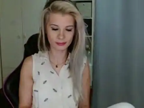 Snapshot of KristineGlow chatting on February 12, 2026, 7:08 am KristineGlow online show from February 12, 2026, 7:08 am