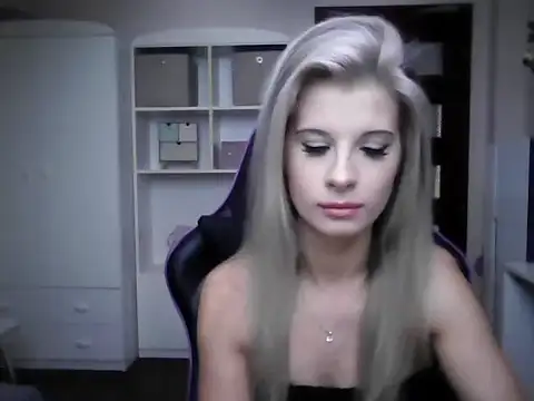 KristineGlow online show from September 26, 2025, 8:54 am