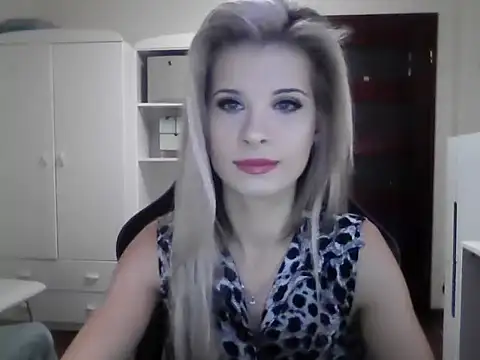 KristineGlow online show from September 29, 2025, 6:20 am