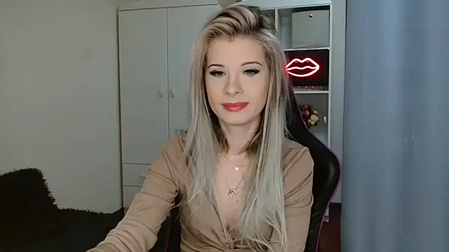 KristineGlow online show from October 15, 2025, 7:05 am