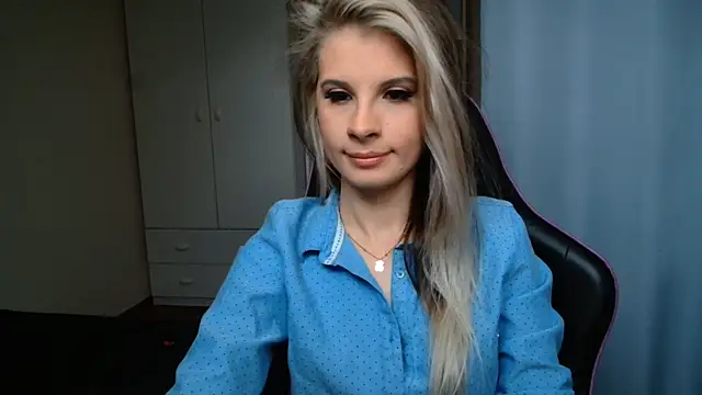 KristineGlow online show from June 16, 2026, 6:24 am