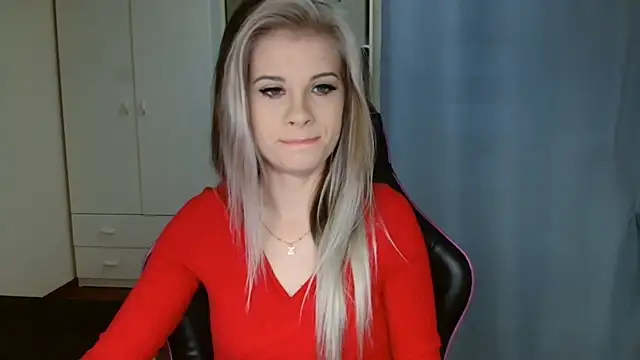 Snapshot of KristineGlow chatting on March 22, 2026, 7:10 am KristineGlow online show from March 22, 2026, 7:10 am