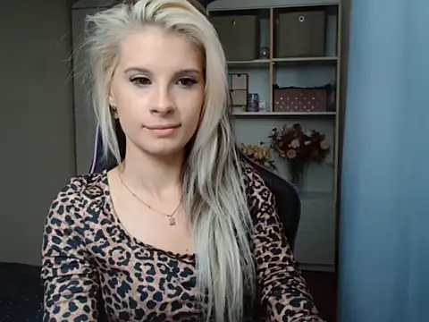 KristineGlow online show from July 23, 2026, 3:08 pm