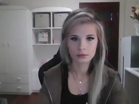 KristineGlow online show from October 3, 2025, 6:15 am