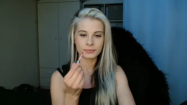 KristineGlow online show from July 9, 2026, 2:16 pm